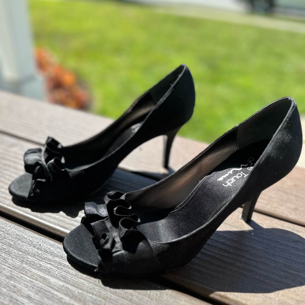 Touch of Nina Elegant Black Heels with Ruffle Detail